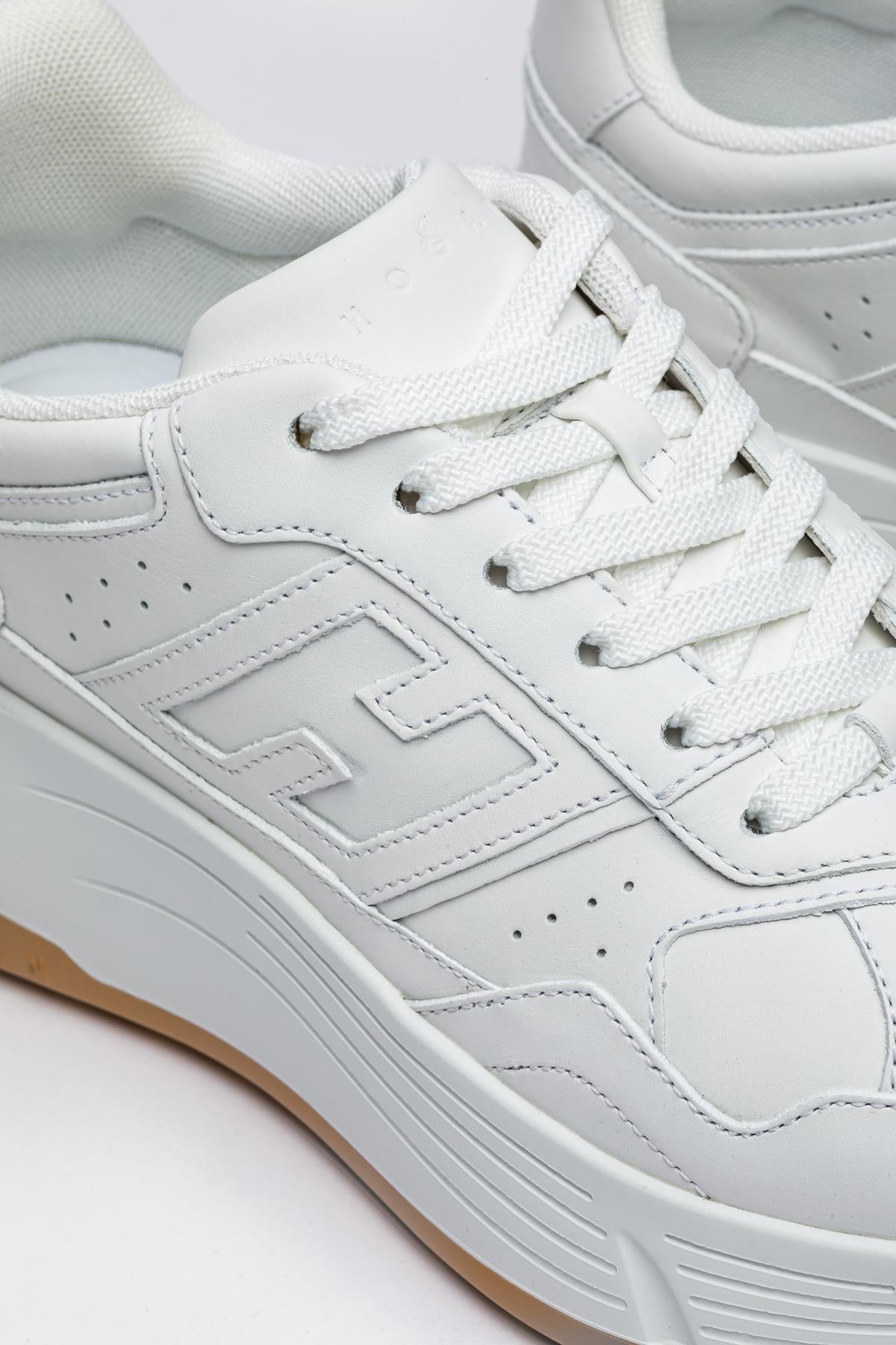 Beyaz Renkli Deri Sneaker